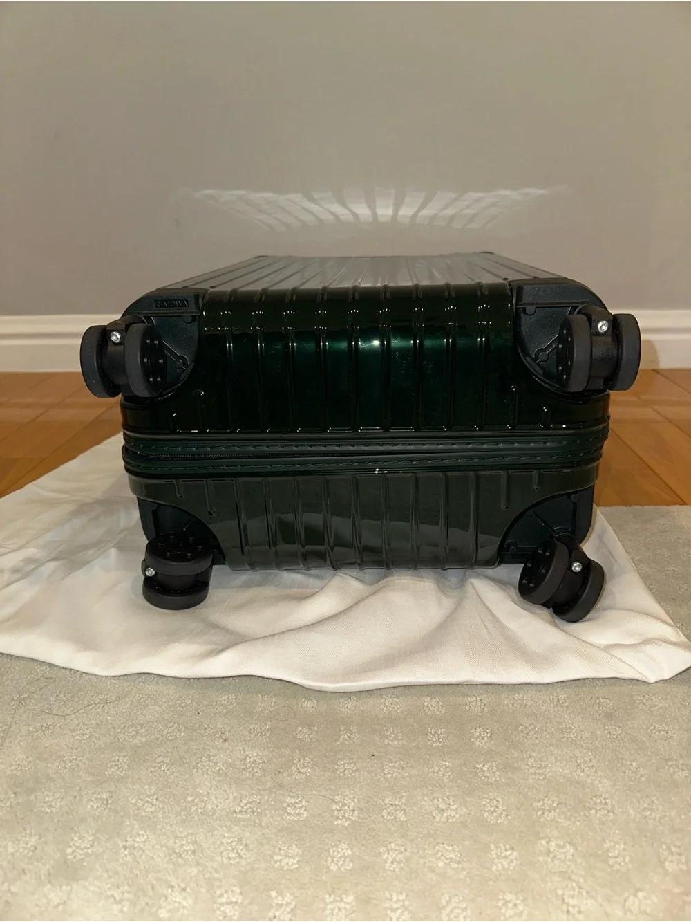 RIMOWA Deep Green Cabin Luggage PRISTINE - Picture 9 of 10